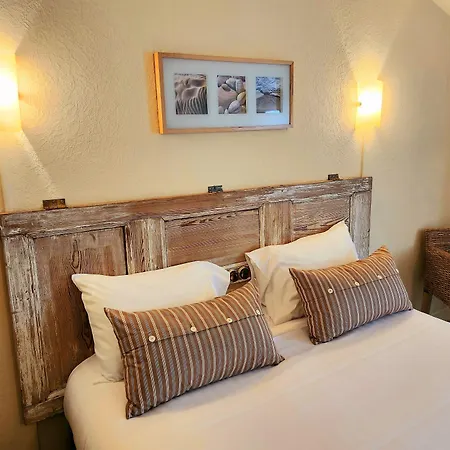 Logis Lafayette France Hotel Rochefort (Charente-Maritime)