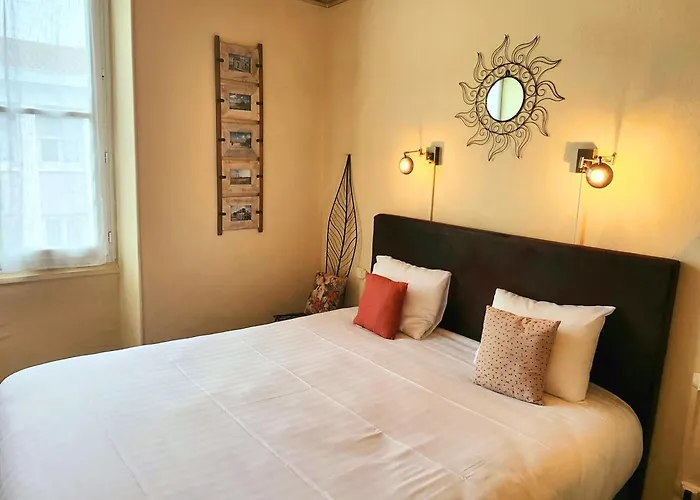 Hotel Logis Lafayette France Rochefort (Charente-Maritime)